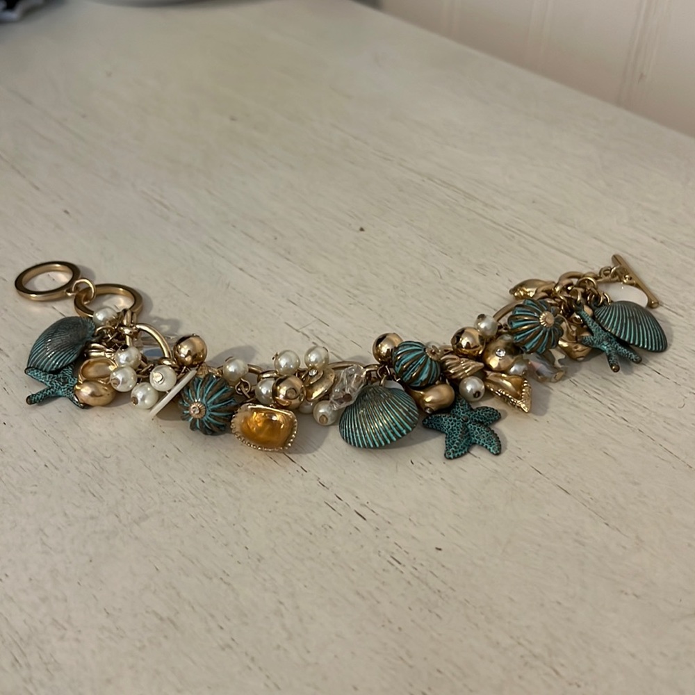 Vintage designer unmarked seashell ab glass crystal charm bracelet